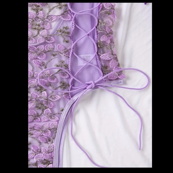 Lavender floral lace bodysuit with adjustable straps 
LINGERIE ONE PIECE SEXY - Picture 4 of 5